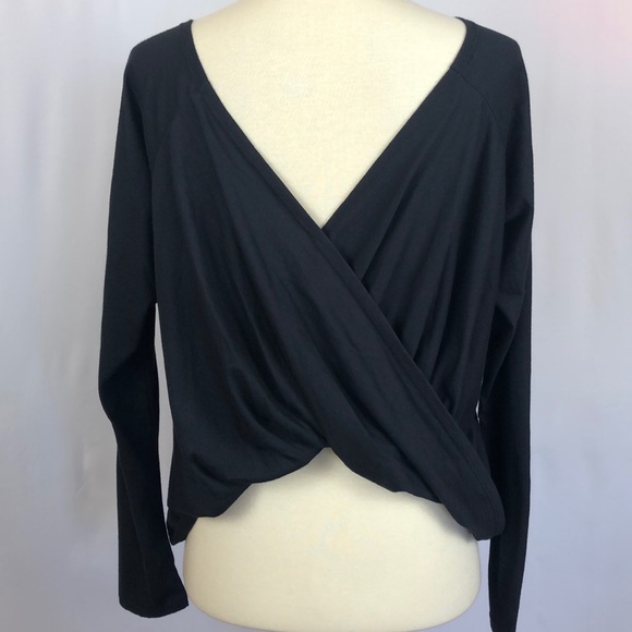 Fabletics Tops - Fabletics Black Long Sleeve Reversible Twist Top